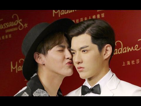after the shocking scandal wu yifan wax figure in shanghai was immediately changed to wear a prisoners shirt 23028