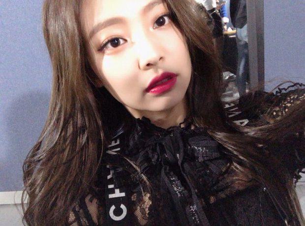 Jennie (BLACKPINK) shyly admits that she once watched her own fancam