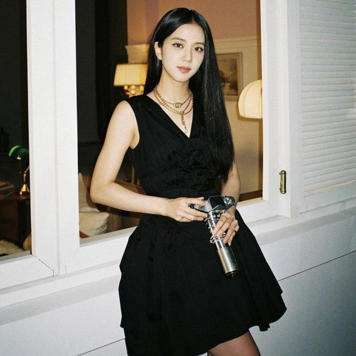 jisoo eye catching beauty 25467 scaled 1
