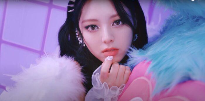 ITZY-loco-260921 (7)