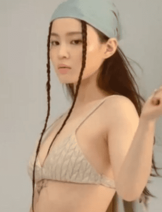 Lee Hi shocked everyone with her fashion in a recent photo shoot, wearing a bra top and revealing her tatoo