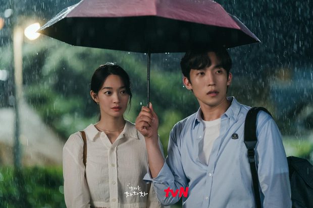 Top 4 sweetest moments in Hometown Cha-Cha-Cha: Shin Min Ah - Kim Seon Ho "rolls in bed" so sweet!