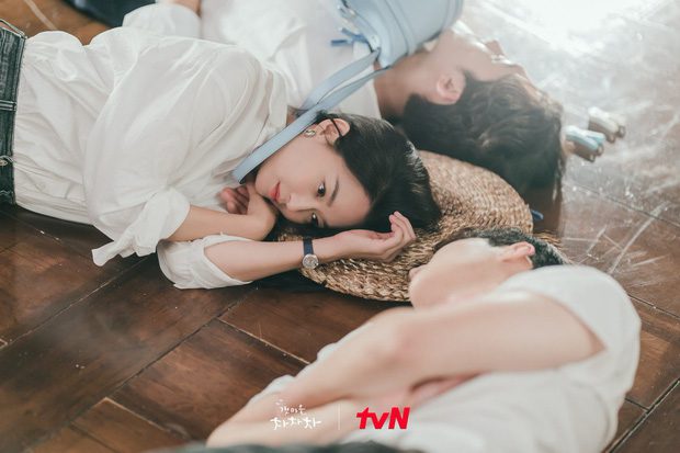 Top 4 sweetest moments in Hometown Cha-Cha-Cha: Shin Min Ah - Kim Seon Ho "rolls in bed" so sweet!