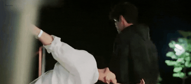 Top 4 sweetest moments in Hometown Cha-Cha-Cha: Shin Min Ah - Kim Seon Ho "rolls in bed" so sweet!