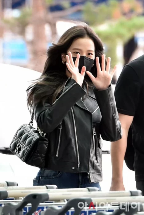 jisoo-rose