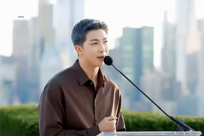 RM (BTS) is likened to a young politician when he visits the Metropolitan Museum of Art