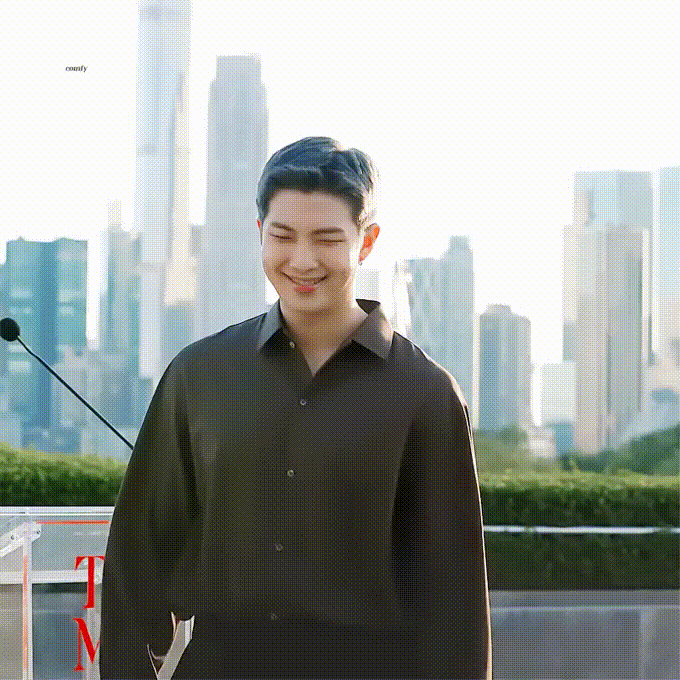 RM (BTS) is likened to a young politician when he visits the Metropolitan Museum of Art