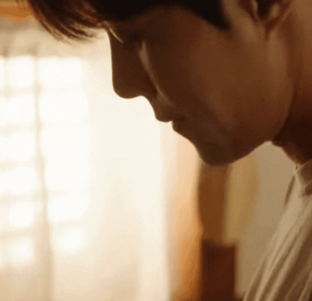 The scene when Doo Sik (Kim Seon Ho) couldn’t throw away Hye Jin (Shin Min Ah)’s porridge in ‘Hometown Cha Cha Cha’ received explosive responses