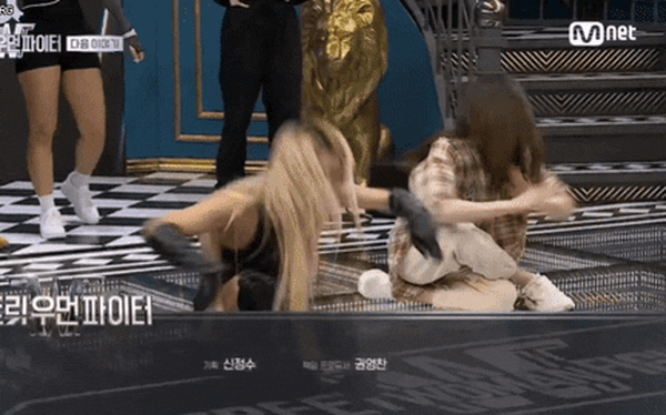 The difference in the Street Woman Fighter dancer’s reaction to Chaeyeon and TWICE’s dance