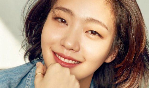 Kim Go Eun and Gong Hyo Jin