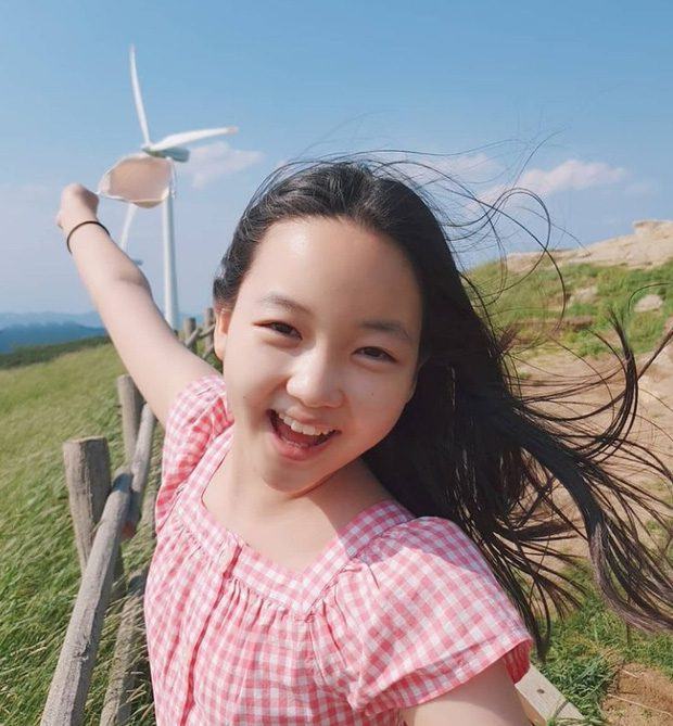 Yoo Ri is no longer a mini version of Kim Yoo Jung but still looks very pretty and cute