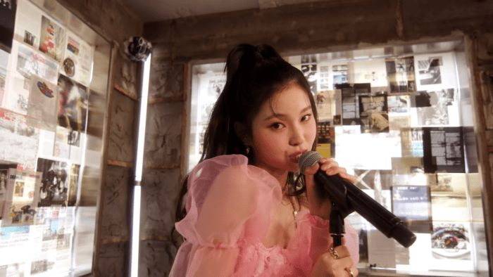 JYP's 2k6 rookie who just was criticized for her excessive expression, unimpressive vocal , but her visual was rated 10?