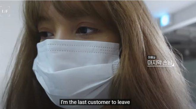 Fans worry about Lisa’s scalp after watching her bleach and dye her hair for nearly 6 hours