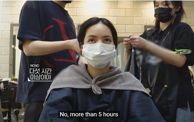 Fans worry about Lisa’s scalp after watching her bleach and dye her hair for nearly 6 hours