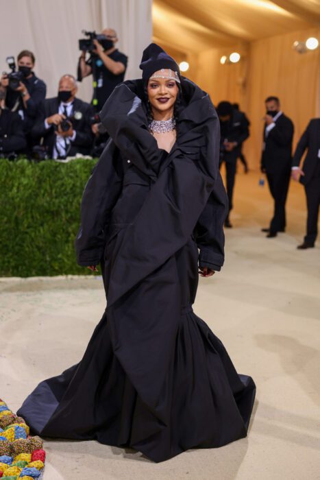 rose-rihanna-met-gala