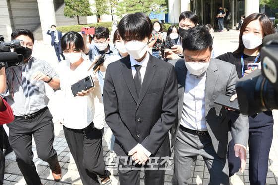 b i ikon scandal 3902308208308233