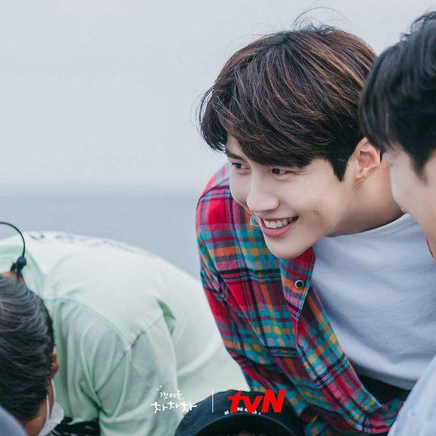 Hometown Cha-Cha-Cha, Kim Seon Ho - Shin Min Ah and a movie that makes viewers happy
