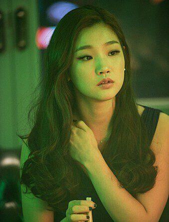 Yoo Ah In once advised a young actress not to get plastic surgery 6 years ago; how is she now?