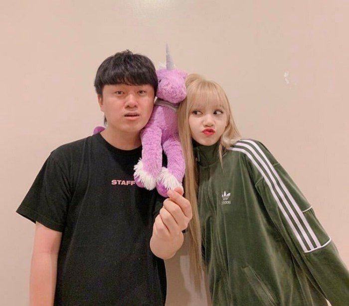 lisa blackpink 2389279331382938103