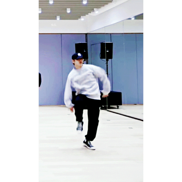 Knets name 10 Kpop idols who can compete with professional dancers on shows like 'Street Woman Fighter'
