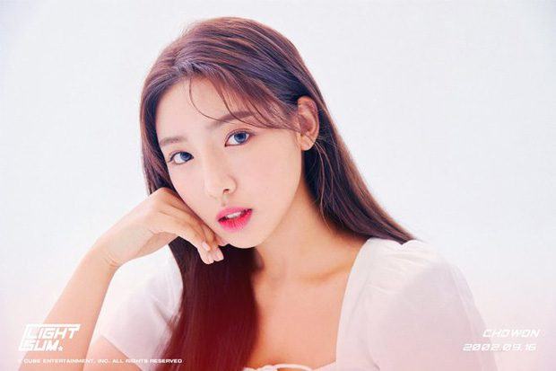Chowon debuted with LIGHTSUM