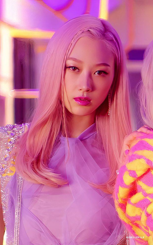 Giselle's style when she first entered the entertainment industry was also not attractive
