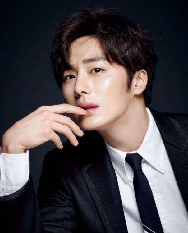 jung il woo