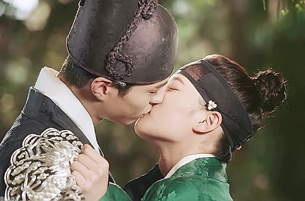 k-drama kiss