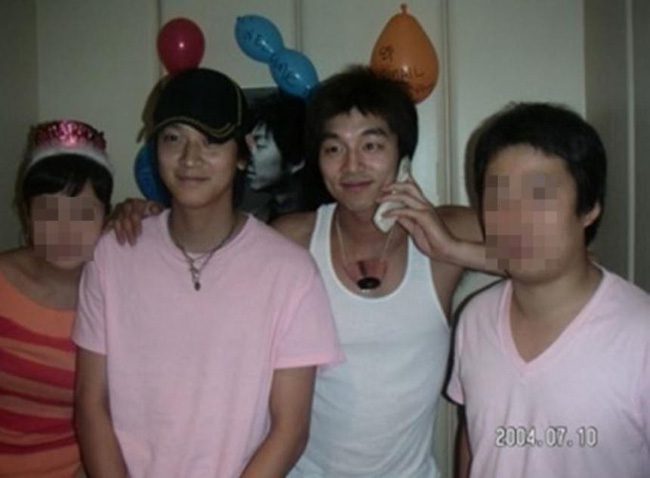Kang Dong Won and Gong Yoo met at a family party in 2004. This was also the time when they knew they were related