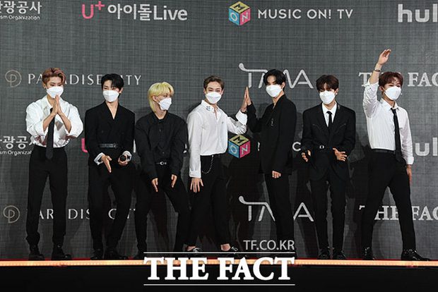 the fact red carpet