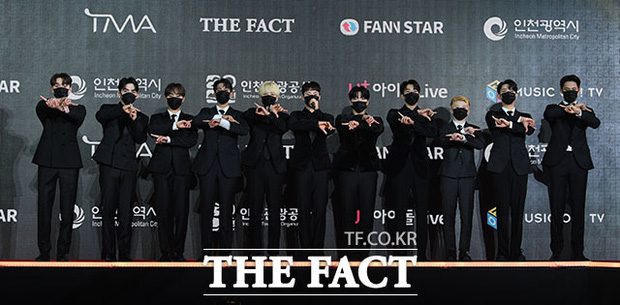 the fact red carpet