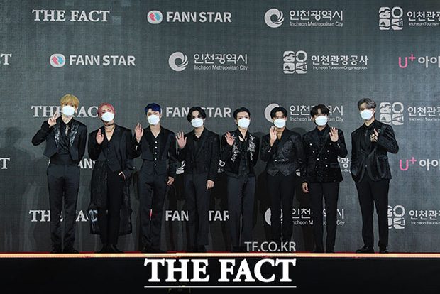 the fact red carpet
