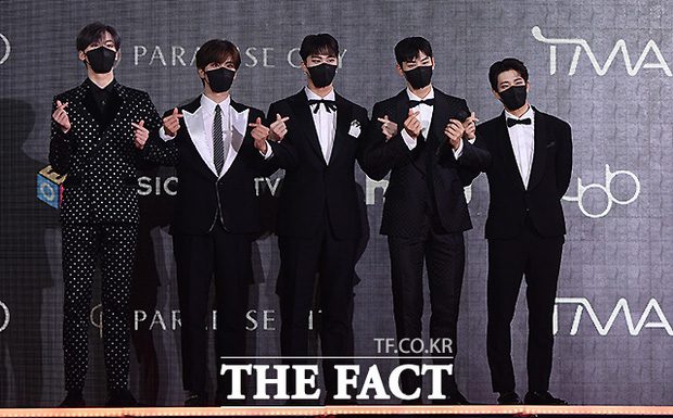 the fact red carpet