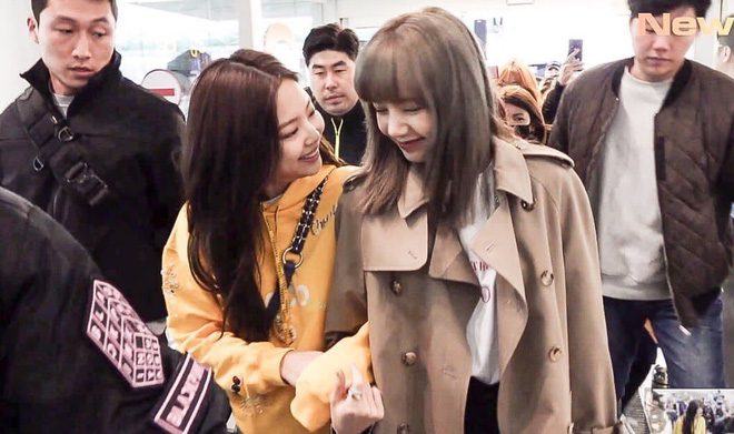 Knowing who she’s friends with, it’s probably even more difficult for fans to find out whether or not Lisa is dating now!