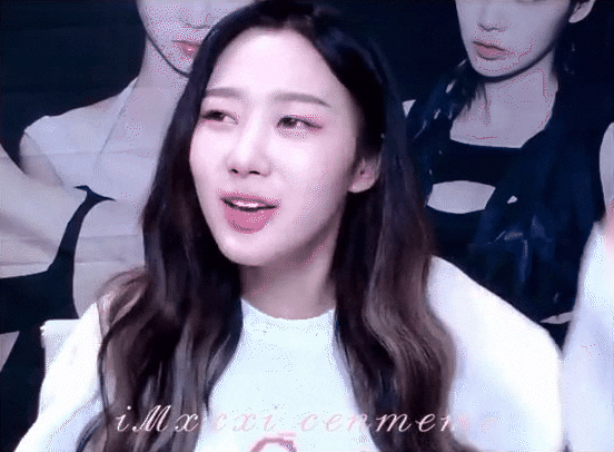 She also laughed hopelessly when comparing the differences in their workload. 4 real members work every day but can’t finish all the schedules. Meanwhile, the 4 ae members are always playing around.