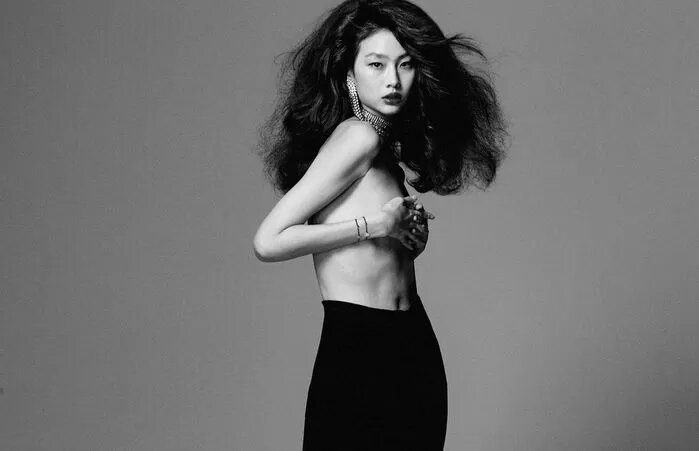 jung ho yeon “Squid Game” Jung Ho-yeon appeared in a shocking photoshoot wearing no top