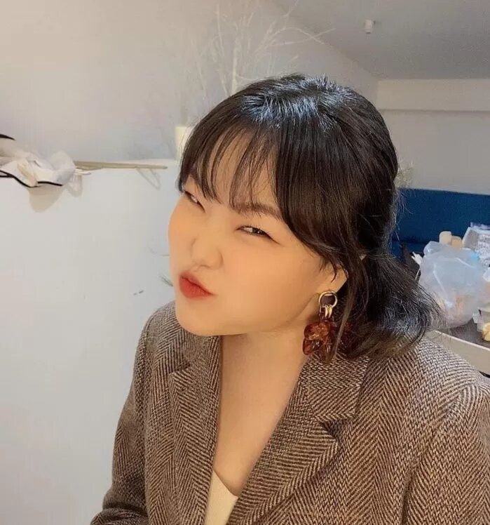 AKMU