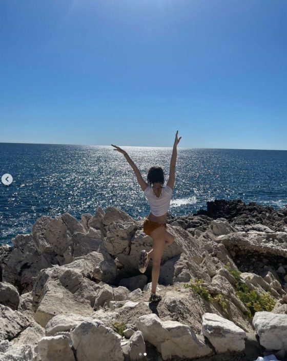 BLACKPINK’s Lisa shows off perfect body in new bikini photos