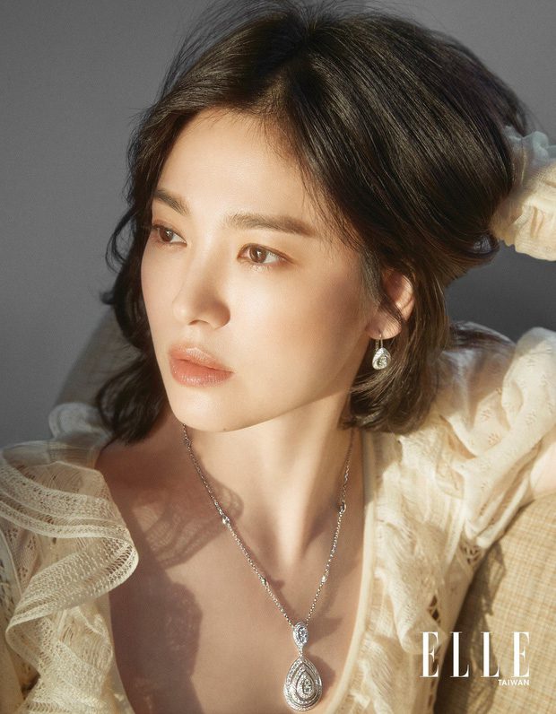 Her painting-like side profile proves that Song Hye-kyo is perfect from every angle.