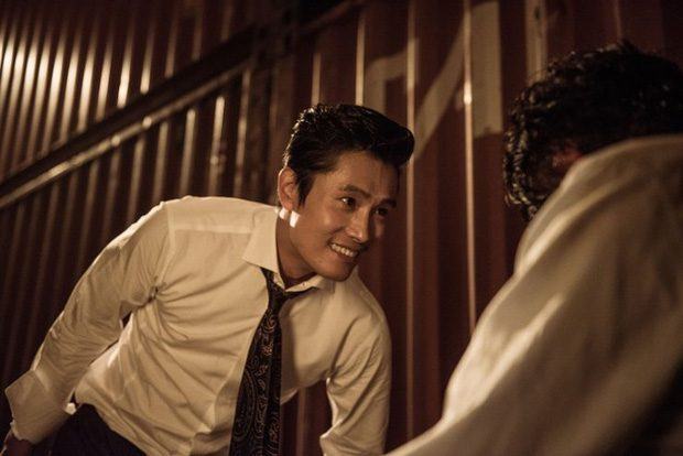 Inside Men has brought Lee Byung Hun the title of Best Actor at all 3 of Korea's most prestigious film awards ceremonies including Golden Bell, Blue Dragon and Baeksang.
