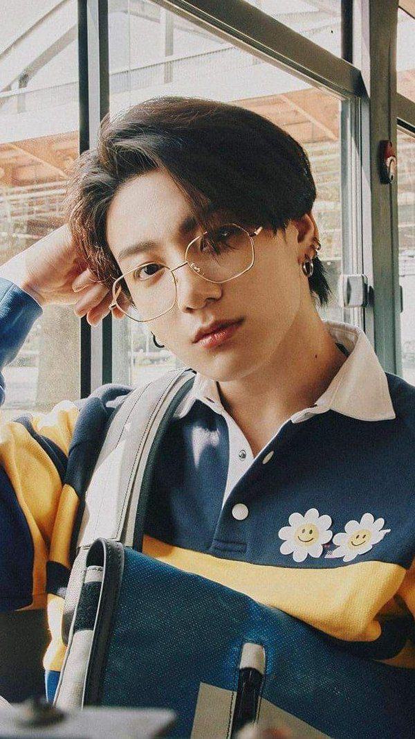 10 most handsome Kpop male idols