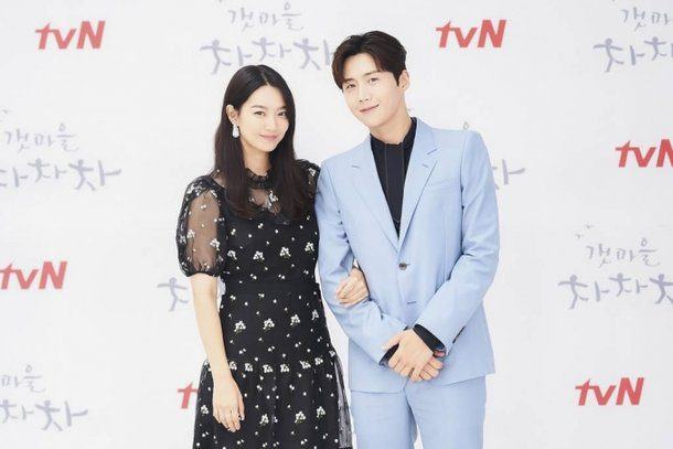 Shin Min-ah and Kim Seon-ho during an online production presentation for tvN's Saturday-Sunday drama "Hometown Cha Cha Cha".