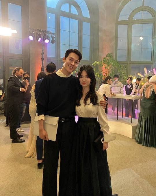 Song Hye-kyo, Jang Ki-yong and more to show great chemistry in new behind-the-scenes photos
