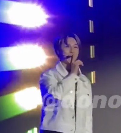 NCT DREAM members signaled fans not to scream but the fans didn't listen
