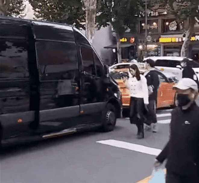 Son Ye Jin spotted on the set of “39”