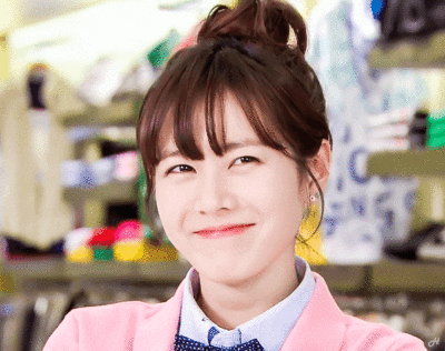 Of course Son Ye Jin is still pretty, it’s just that she sacrificed her beauty for the role!