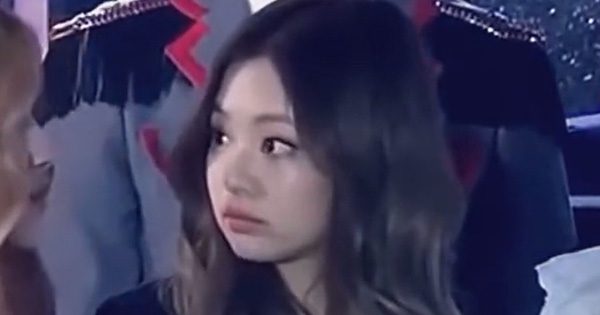 blackpink jennie eyes