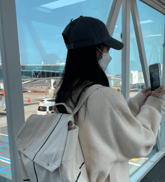 Shin Min-ah shares her traveling moments