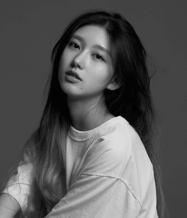 Gaeul’s beauty is currently a hot topic among Korean netizens