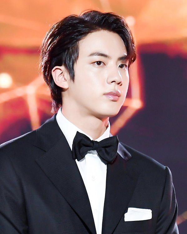 Jin responds to a fan who asked BTS to leave HYBE due to the NFT controversy 